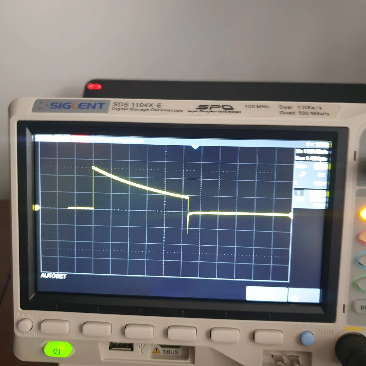 Oscilloscope timing the pulse